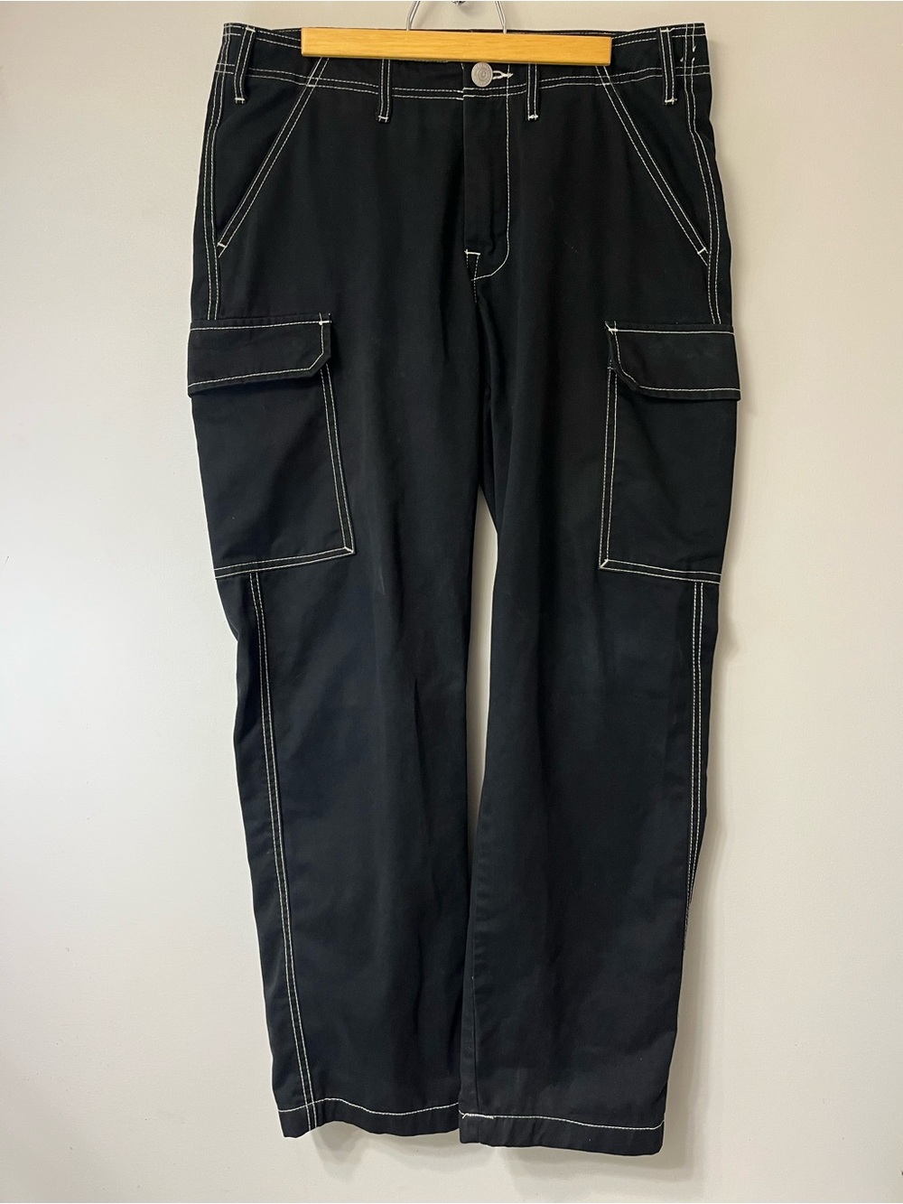 True Religion Bobby Baggy Cargo Pants with White Contrast Stitching 32